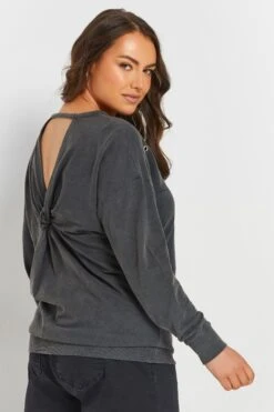 YOURS - Sweatshirt Gris Charbonneux Délavé Clouté Manches Longues 10 YOURS - Sweatshirt Gris Charbonneux Délavé Clouté Manches Longues -Evans Boutique d52949d2 f79c 4e 303870 C