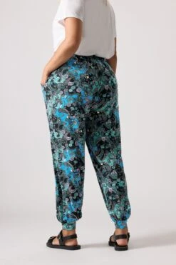 YOURS Curve Pantalon Sarouel à Revers Imprimé Cachemire Bleu 9 YOURS Curve Pantalon Sarouel à Revers Imprimé Cachemire Bleu -Evans Boutique d54acd18 adc9 46 310274 C