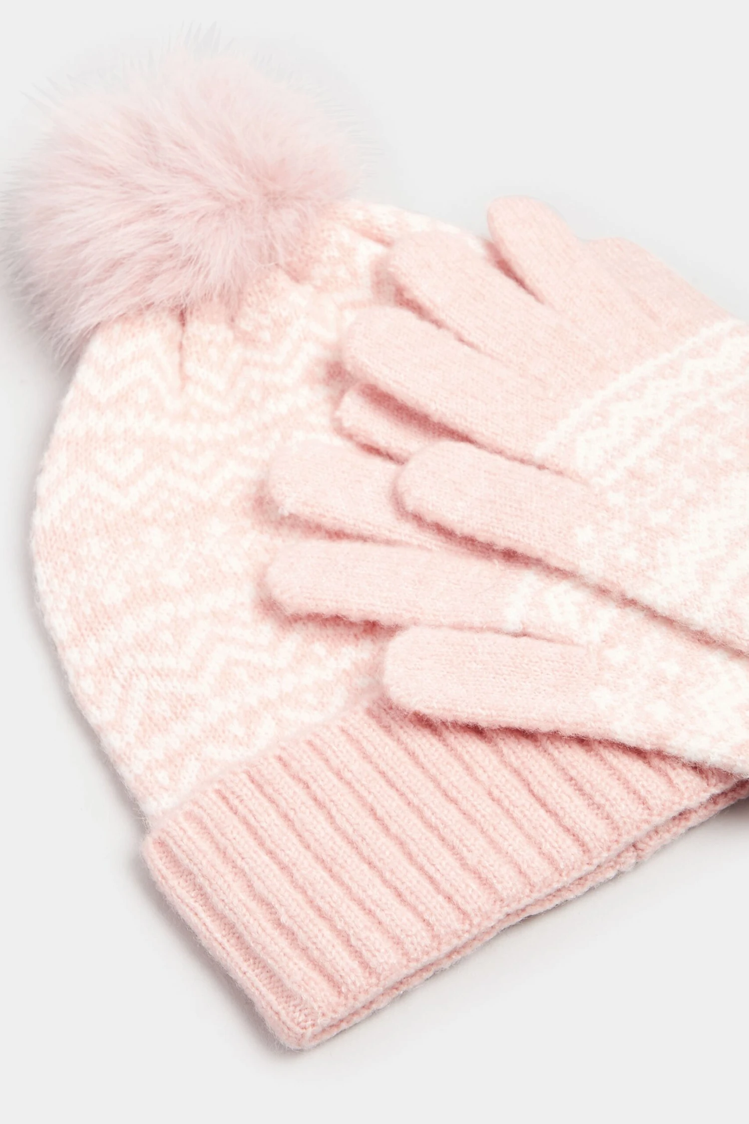 Ensemble Bonnet Et Gants à Pompon Fair Isle Rose 7 Ensemble Bonnet Et Gants à Pompon Fair Isle Rose – Image 5