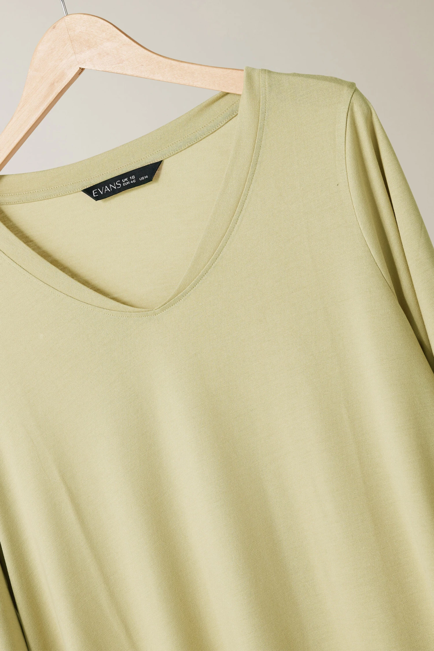 EVANS - Top Crème Encolure En V Manches Longues 8 EVANS - Top Crème Encolure En V Manches Longues – Image 6