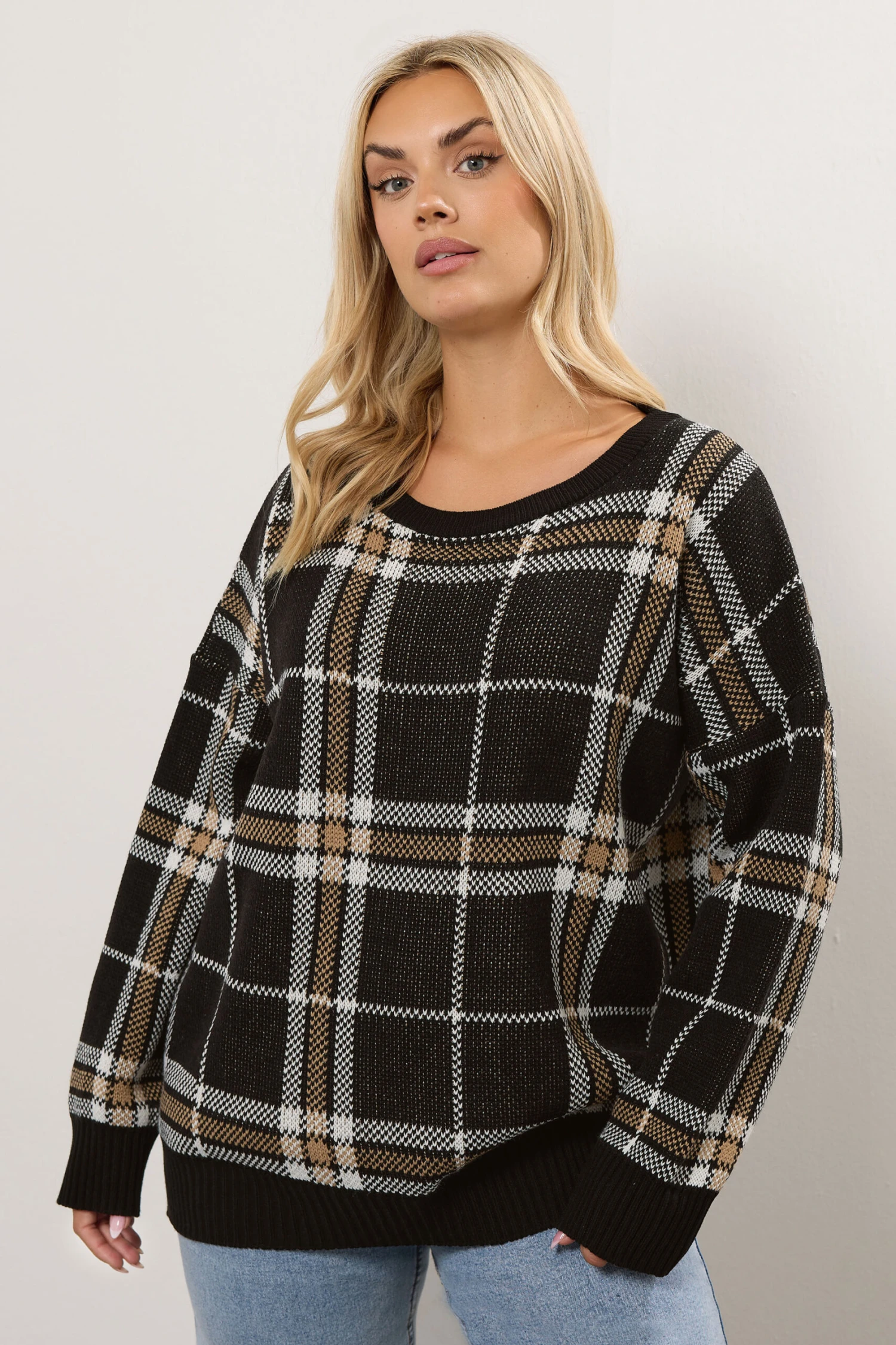 YOURS - Pull En Maille à Carreaux Noirs 4 YOURS - Pull En Maille à Carreaux Noirs – Image 2