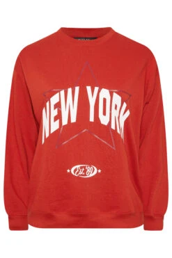 LIMITED COLLECTION Sweat-shirt Rouge Curve Avec Slogan « New York » 11 LIMITED COLLECTION Sweat-shirt Rouge Curve Avec Slogan « New York » -Evans Boutique d71c1cfc f9a4 4d 216889 X