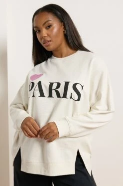 YOURS Curve Sweat-shirt Crème « Paris » Cœur 9 YOURS Curve Sweat-shirt Crème « Paris » Cœur -Evans Boutique d7de4d07 15ca 4d 126794 A