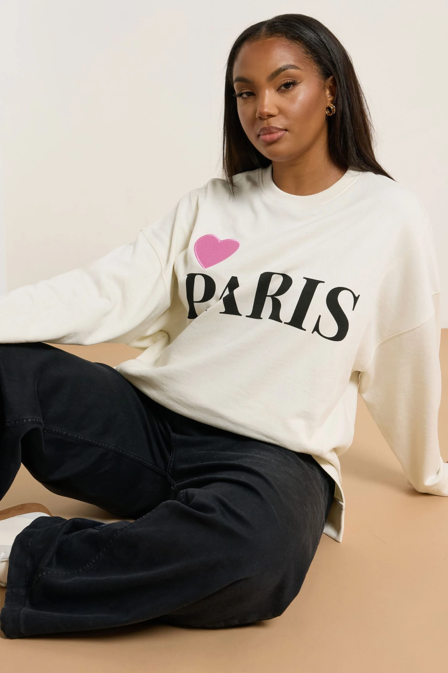 YOURS Curve Sweat-shirt Crème « Paris » Cœur 6 YOURS Curve Sweat-shirt Crème « Paris » Cœur – Image 4