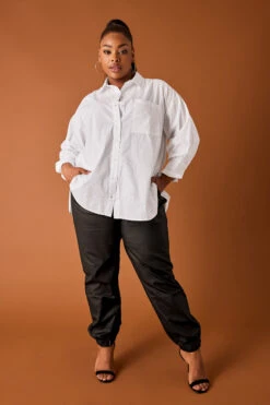 YOURS - Pantalon Cargo Noir Texturé 14 YOURS - Pantalon Cargo Noir Texturé -Evans Boutique d859b722 22fa 41 143458 L1