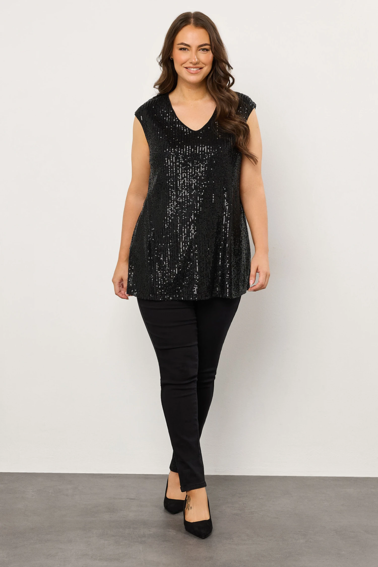 EVANS Curve Black Sequin Embellished Vest Top 4 EVANS Curve Black Sequin Embellished Vest Top – Image 2