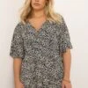 YOURS - Top Noir Cache-Coeur Design Floral Volanté 2 YOURS - Top Noir Cache-Coeur Design Floral Volanté -Evans Boutique d8c7f1a2 d8d9 4c 304015 B