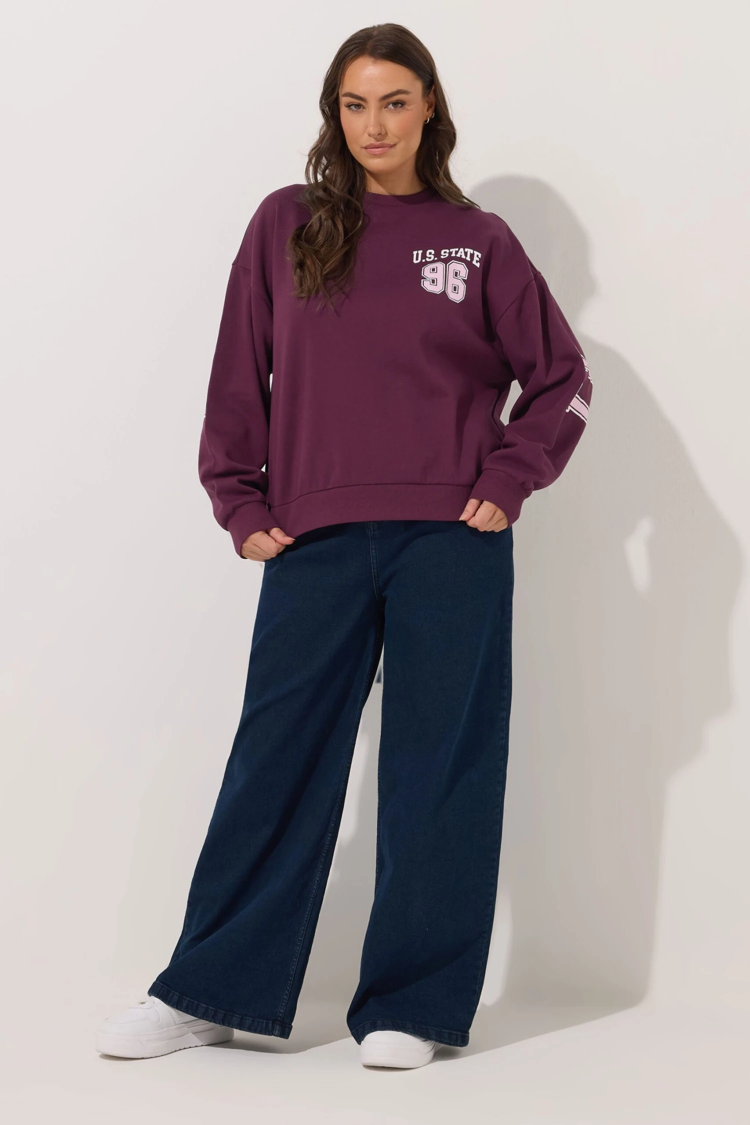 Sweat-shirt Rouge Imprimé Dos « Illinois » YOURS Curve 6 Sweat-shirt Rouge Imprimé Dos « Illinois » YOURS Curve – Image 4