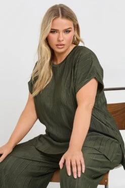 YOURS - Top Vert Kaki Plissé Manches Courtes 9 YOURS - Top Vert Kaki Plissé Manches Courtes -Evans Boutique d8e7d150 3282 47 322330 A