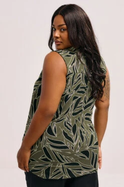 YOURS - Top Volanté Vert Kaki & Noir Abstrait -Evans Boutique d8fa8bfd 2f3c 48 322610 C