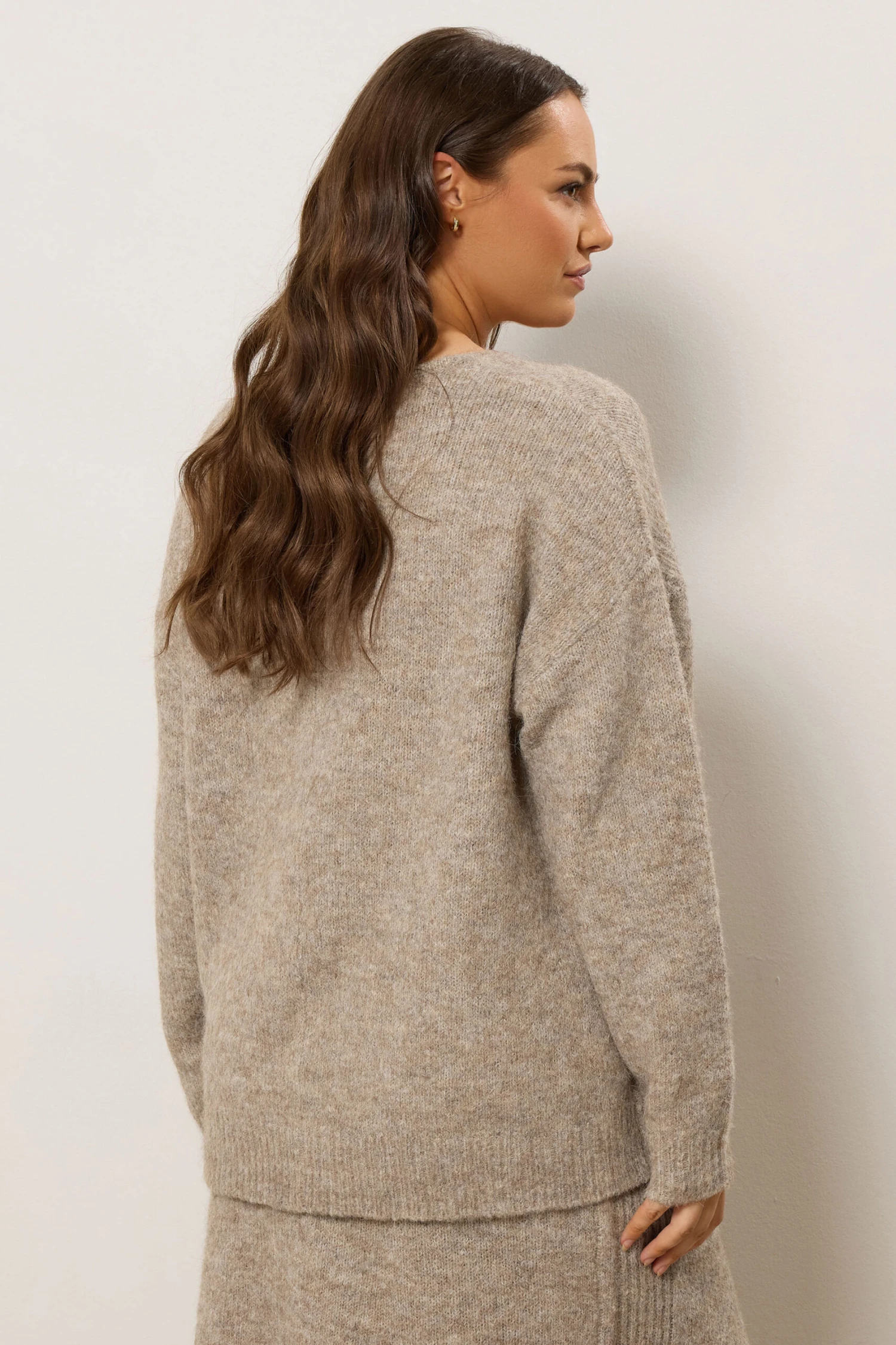 EVANS Curve Natural Brown Knitted V-Neck Jumper 7 EVANS Curve Natural Brown Knitted V-Neck Jumper – Image 5