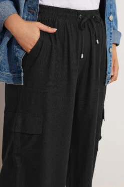 YOURS - Pantalon Wide Leg Cargo Noir En Lin 11 YOURS - Pantalon Wide Leg Cargo Noir En Lin -Evans Boutique da528bbc b34d 45 310030 D