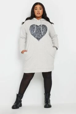 YOURS - Robe-Pull Grise Empiècement Sequins à Capuche 11 YOURS - Robe-Pull Grise Empiècement Sequins à Capuche -Evans Boutique da98b8a6 f8d8 49 303805 D