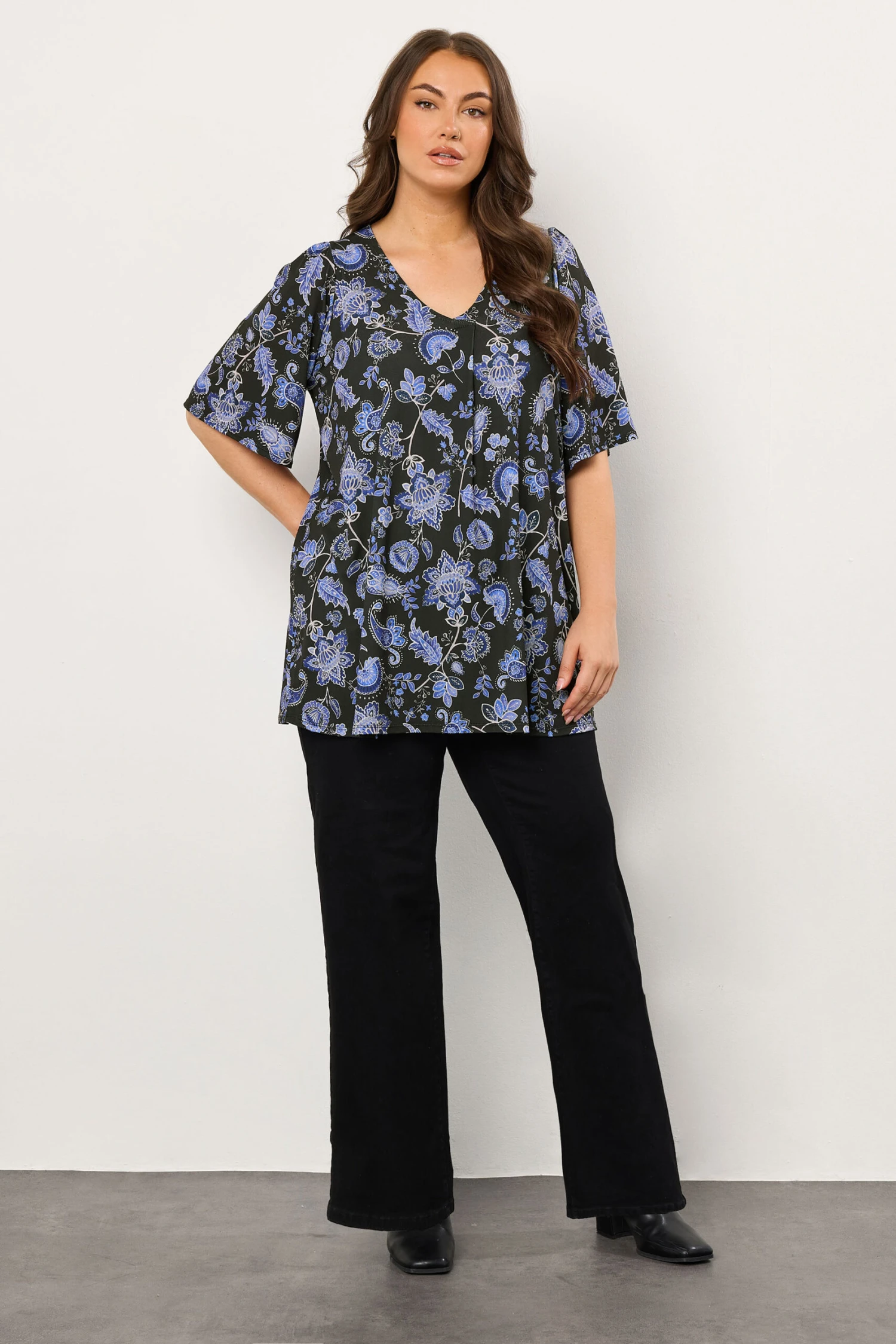 EVANS Curve Blue Paisley Pleat Front Swing Top 4 EVANS Curve Blue Paisley Pleat Front Swing Top – Image 2