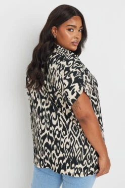 YOURS - Chemisier Plissé Noir & Crème Design Abstrait 11 YOURS - Chemisier Plissé Noir & Crème Design Abstrait -Evans Boutique dc3b515b f871 4c 303684 D