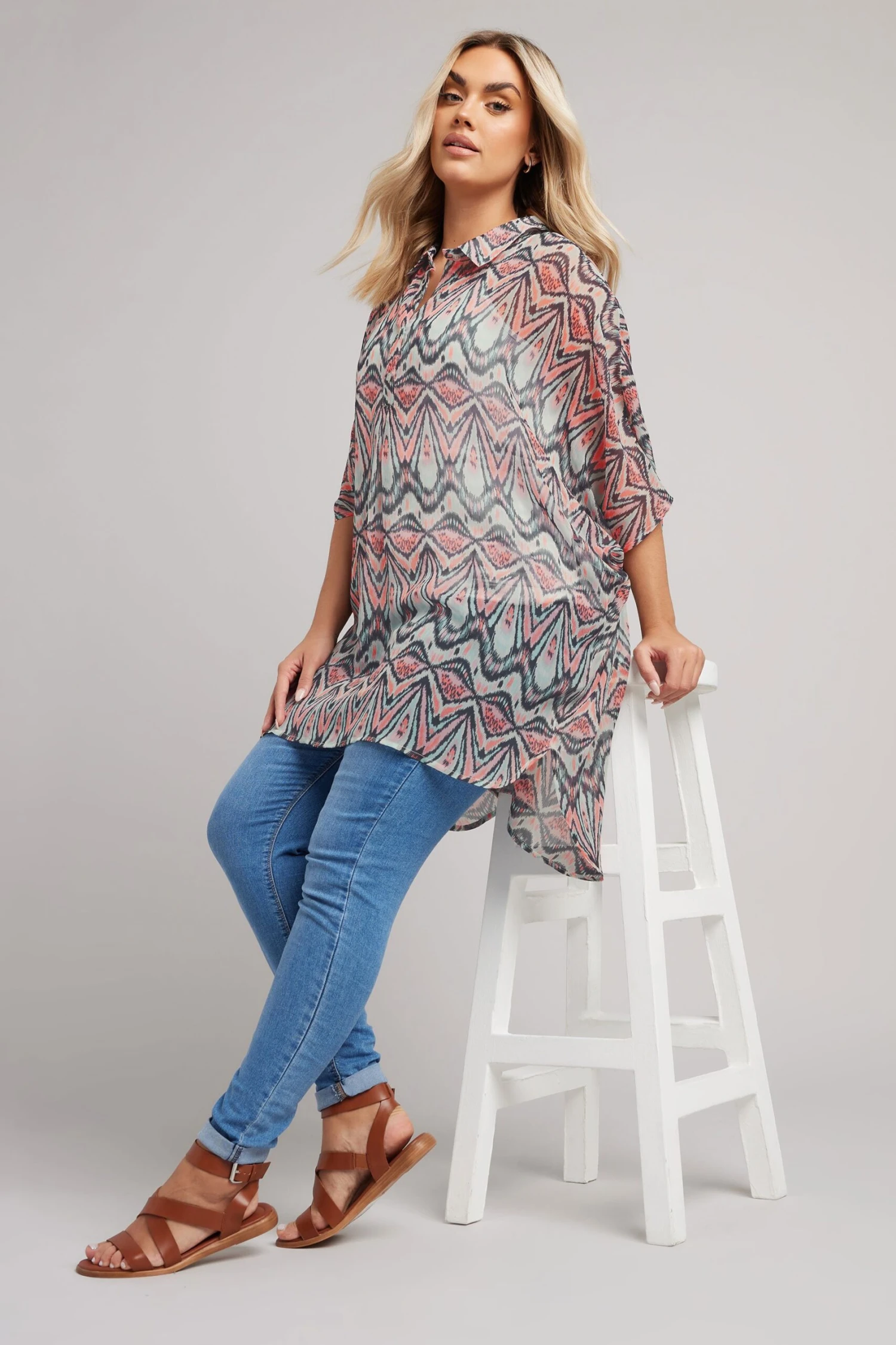 YOURS - Chemisier Oversize Bleu & Rose Abstrait En Filet 4 YOURS - Chemisier Oversize Bleu & Rose Abstrait En Filet – Image 2