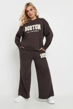 YOURS - Sweatshirt Marron 'Boston' Manches Longues 12 YOURS - Sweatshirt Marron 'Boston' Manches Longues -Evans Boutique dd7d3fe7 0434 4a 126672 B
