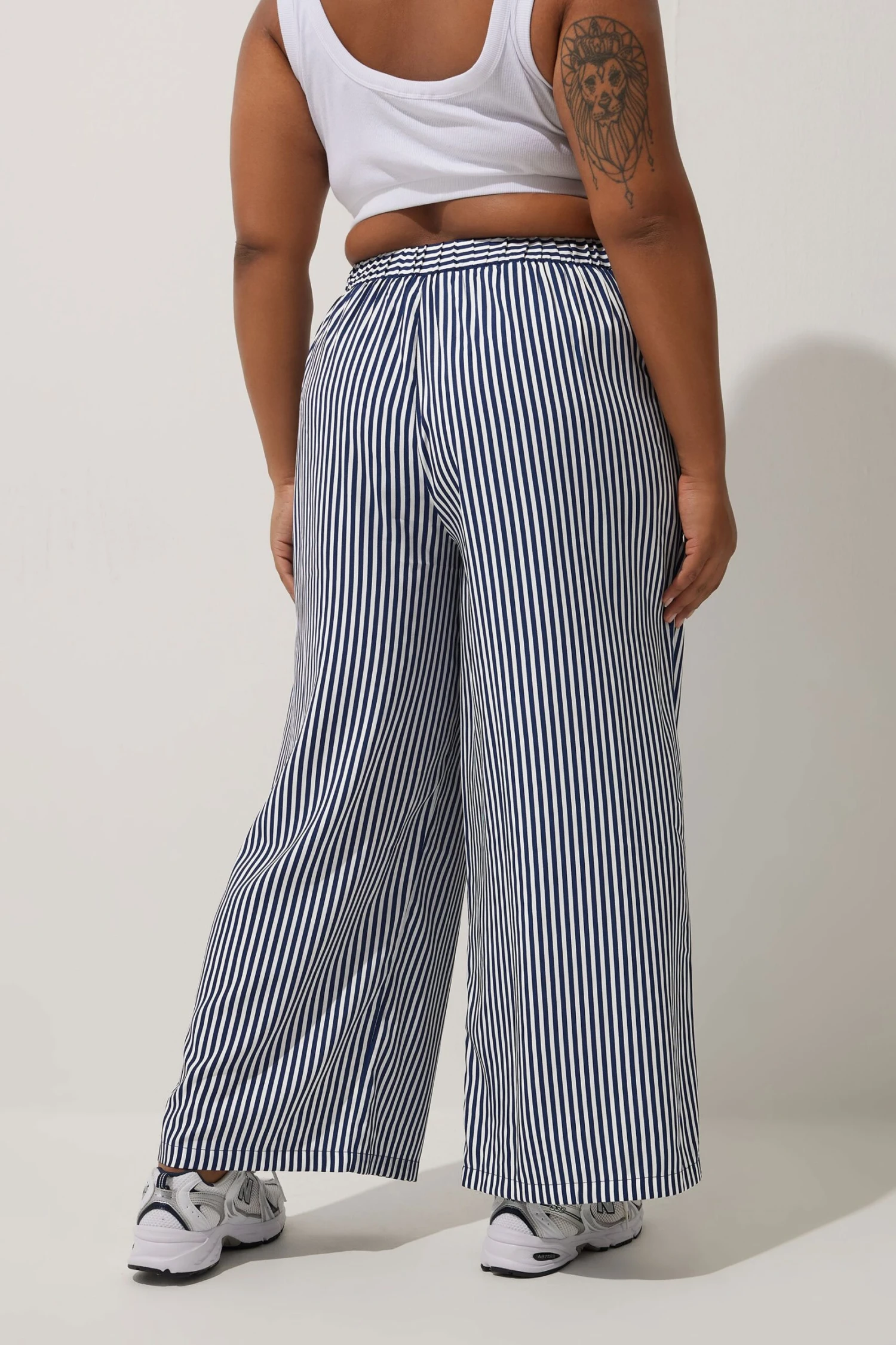 LIMITED COLLECTION - Pantalon Effet Boxer Bleu Marine à Rayures 6 LIMITED COLLECTION - Pantalon Effet Boxer Bleu Marine à Rayures – Image 4