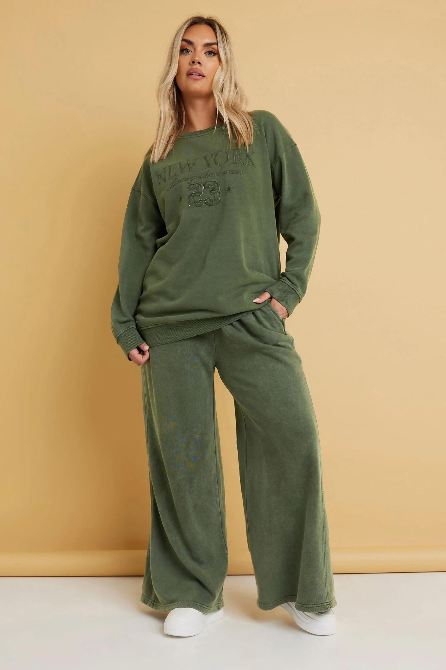 YOURS - Sweatshirt Vert Kaki Brodé 'New York' 4 YOURS - Sweatshirt Vert Kaki Brodé 'New York' – Image 2