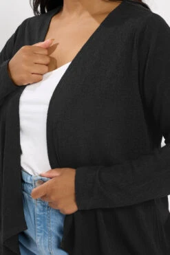 YOURS - Cardigan Noir Texturé Manches Longues 11 YOURS - Cardigan Noir Texturé Manches Longues -Evans Boutique e28142d6 761c 40 322617 D