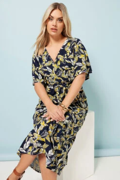 YOURS Curve Robe Portefeuille Mi-longue Bleu Marine à Imprimé Feuilles 10 YOURS Curve Robe Portefeuille Mi-longue Bleu Marine à Imprimé Feuilles -Evans Boutique e3be1e2f 0d98 46 304065 D