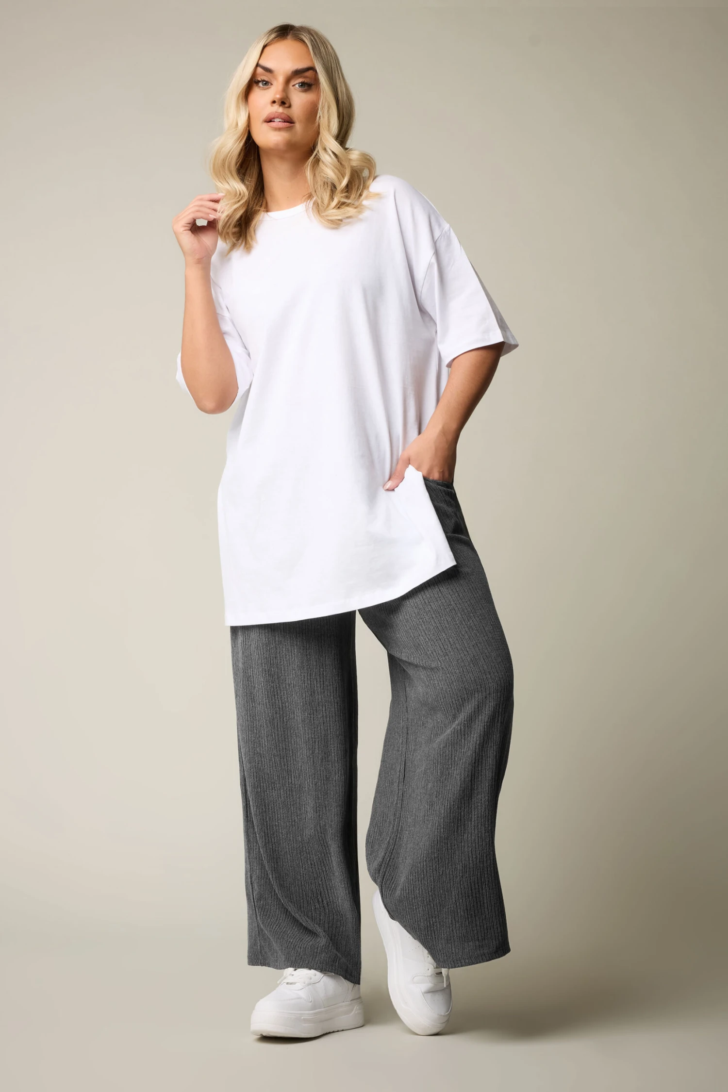 YOURS - Pantalon Wide Leg Gris Charbonnux Texturé à Poches 5 YOURS - Pantalon Wide Leg Gris Charbonnux Texturé à Poches – Image 3