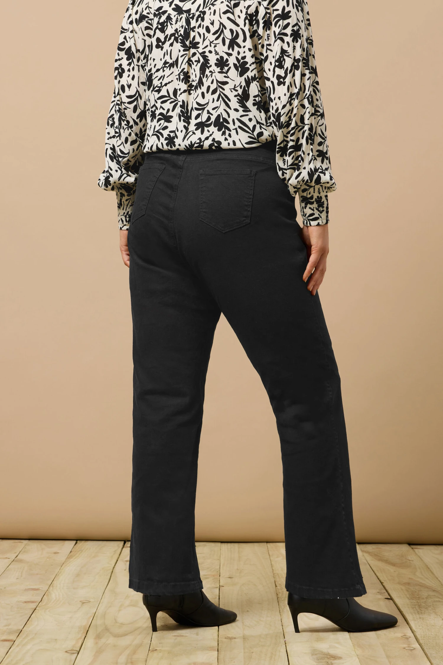 EVANS Curve Fit Black Straight Leg Jeans 5 EVANS Curve Fit Black Straight Leg Jeans – Image 3