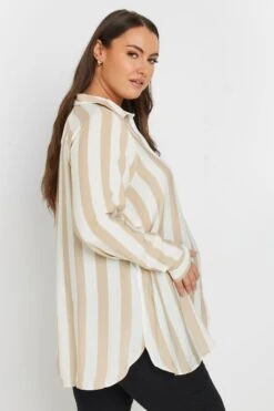 BUMP IT UP MATERNITY - Chemisier Beige & Blanc Design Rayures -Evans Boutique e4fb3eb4 7349 48 158439 C