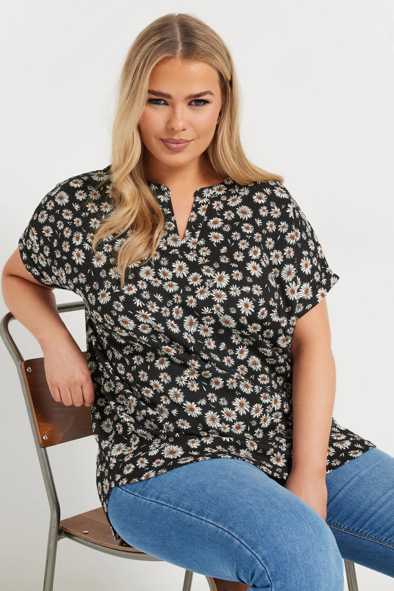 YOURS - Top Noir Texturé Pâquerettes Manches Courtes 6 YOURS - Top Noir Texturé Pâquerettes Manches Courtes – Image 4