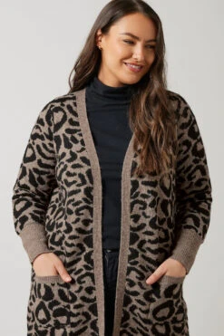 EVANS Curve Brown Leopard Print Knitted Cardigan -Evans Boutique e7f8efc2 fb60 4f 615541 D