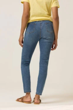 M&Co Blue Mid Wash Skinny Jeans 11 M&Co Blue Mid Wash Skinny Jeans -Evans Boutique e80ee597 dbc3 4f 500688 C
