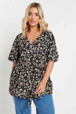 YOURS - Top Cache-Coeur Noir Texturé Pâquerettes 10 YOURS - Top Cache-Coeur Noir Texturé Pâquerettes -Evans Boutique e81508c9 480d 4c 322322 A1