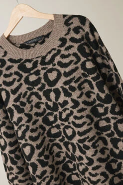 EVANS Curve Brown Leopard Print Knitted Jumper 15 EVANS Curve Brown Leopard Print Knitted Jumper -Evans Boutique e821bb49 5bc7 48 615537 P1