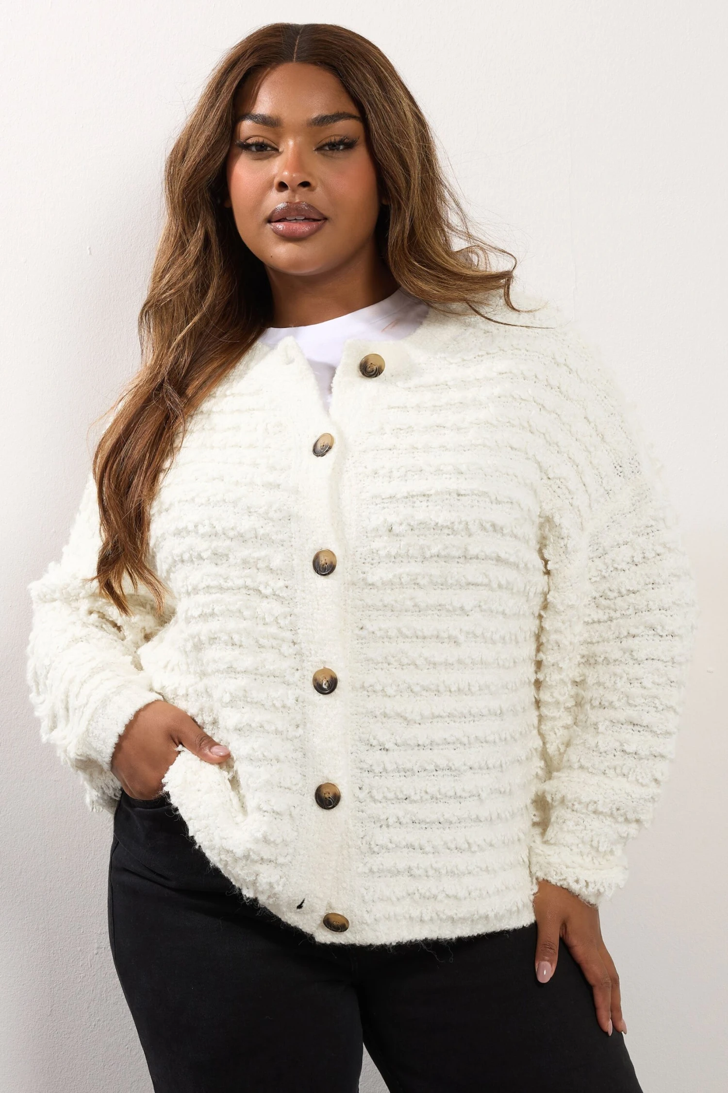 YOURS Curve Cardigan En Maille Bouclée épaisse Blanc Ivoire 5 YOURS Curve Cardigan En Maille Bouclée épaisse Blanc Ivoire – Image 3