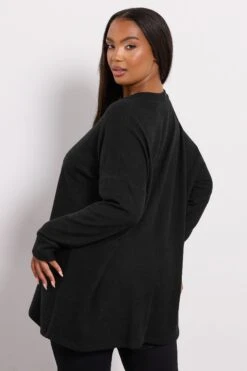 YOURS Curve Pull à Paillettes Noires Et Cerises 9 YOURS Curve Pull à Paillettes Noires Et Cerises -Evans Boutique e99cac02 e8dd 40 285068 C