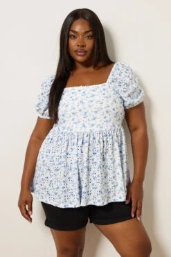 YOURS - Top Floral Smocké Bleu Ciel Manches Courtes -Evans Boutique e9ae9b0b 1d9a 48 322662 A