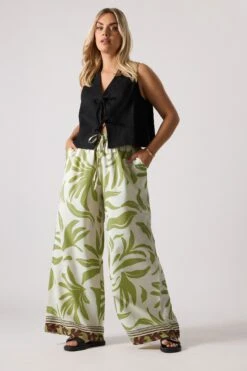 YOURS Curve Pantalon Large Vert Clair à Imprimé Feuilles 8 YOURS Curve Pantalon Large Vert Clair à Imprimé Feuilles -Evans Boutique ea34b836 b56b 46 310269 B