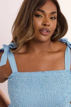 YOURS - Top Bleu Ciel à Pois Coupe Smocké Plissé 13 YOURS - Top Bleu Ciel à Pois Coupe Smocké Plissé -Evans Boutique ea49f5d7 2067 4b 330835 E