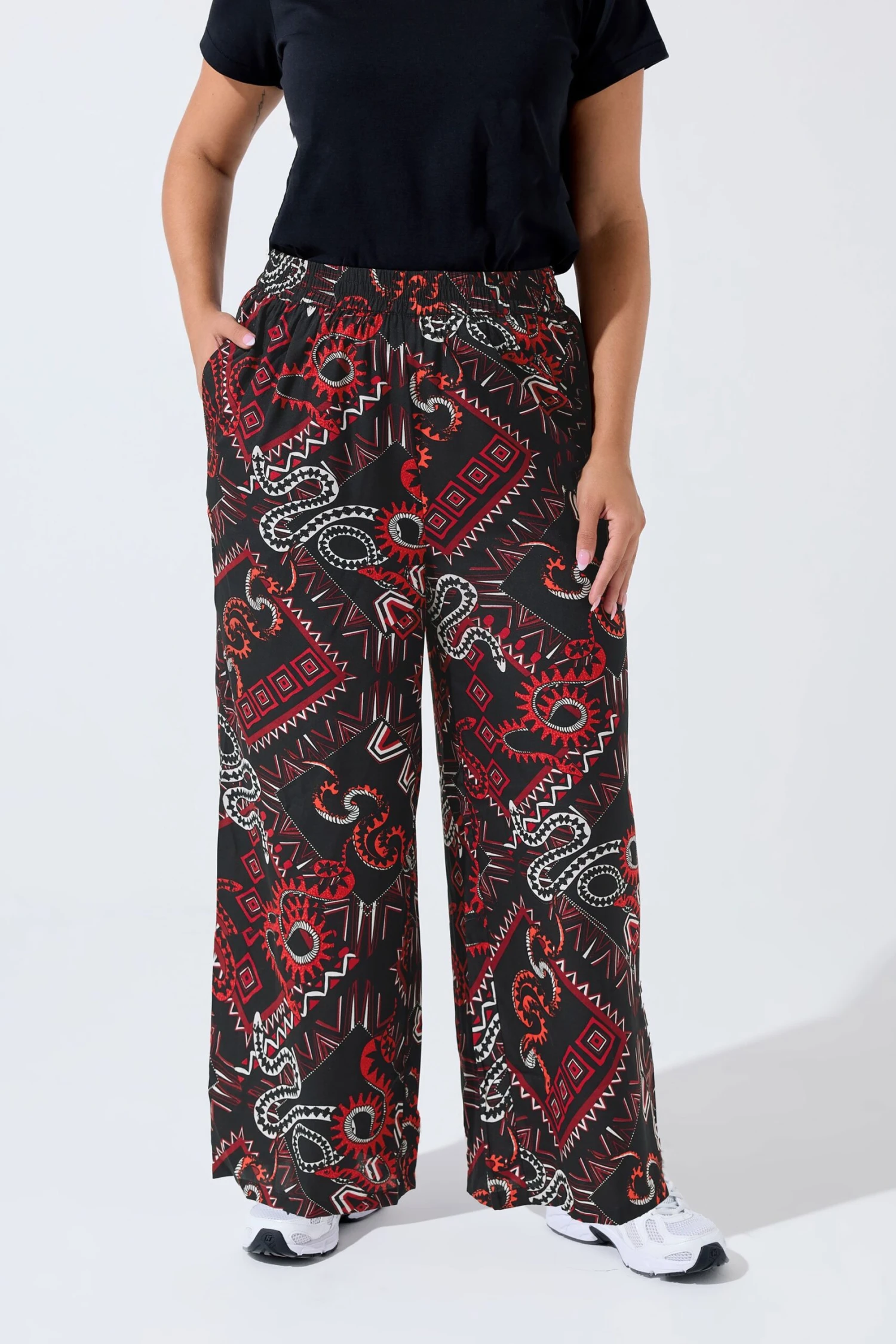 LIMITED COLLECTION Pantalon Large Curve Noir à Motif Serpent Aztèque 4 LIMITED COLLECTION Pantalon Large Curve Noir à Motif Serpent Aztèque – Image 2