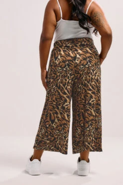 YOURS Curve Pantalon Large Court à Imprimé Animalier Marron -Evans Boutique eba0a660 3a94 42 304271 C
