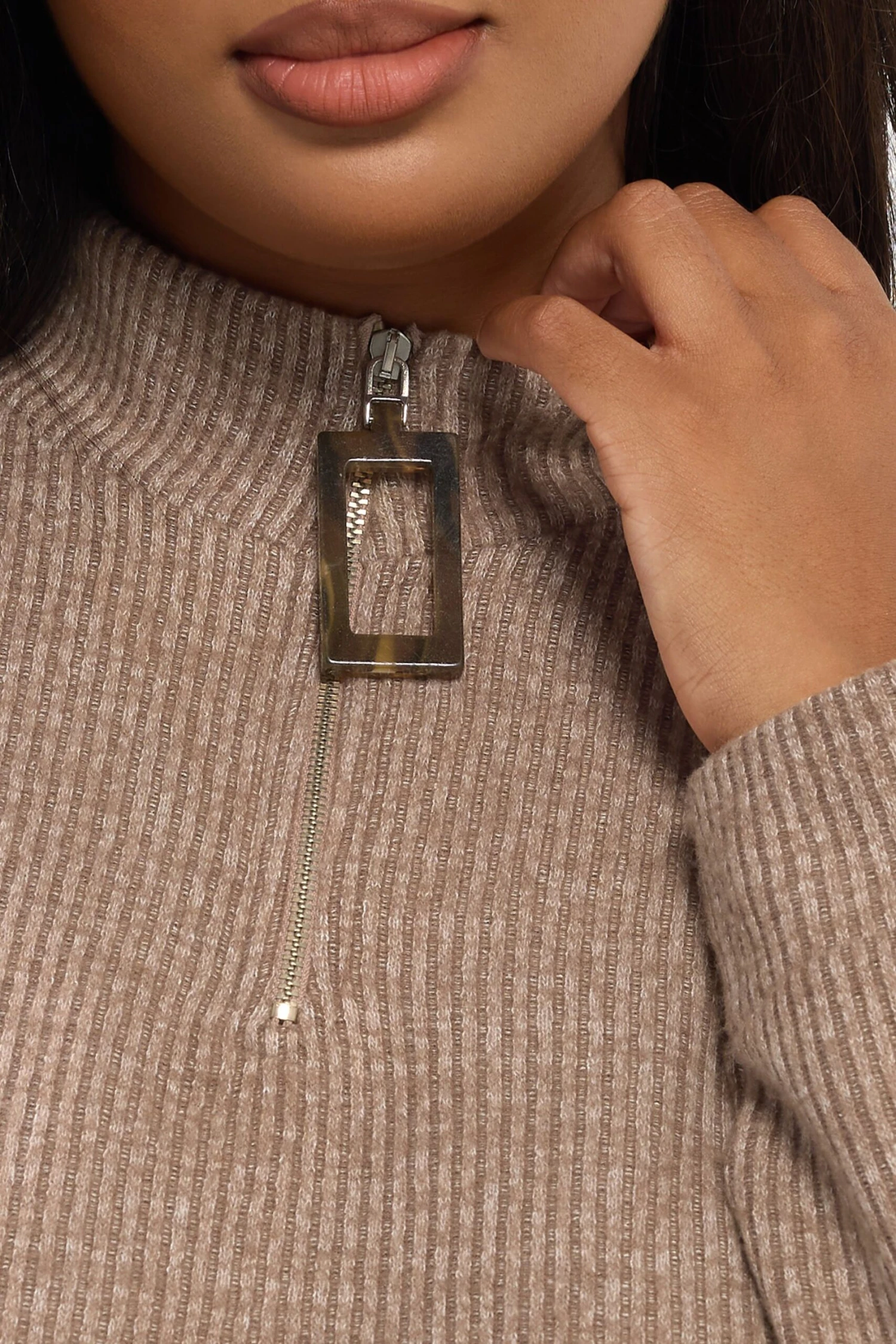 YOURS Curve Robe Pull Côtelée Marron Naturel à Fermeture éclair Quart De Tour 6 YOURS Curve Robe Pull Côtelée Marron Naturel à Fermeture éclair Quart De Tour – Image 4