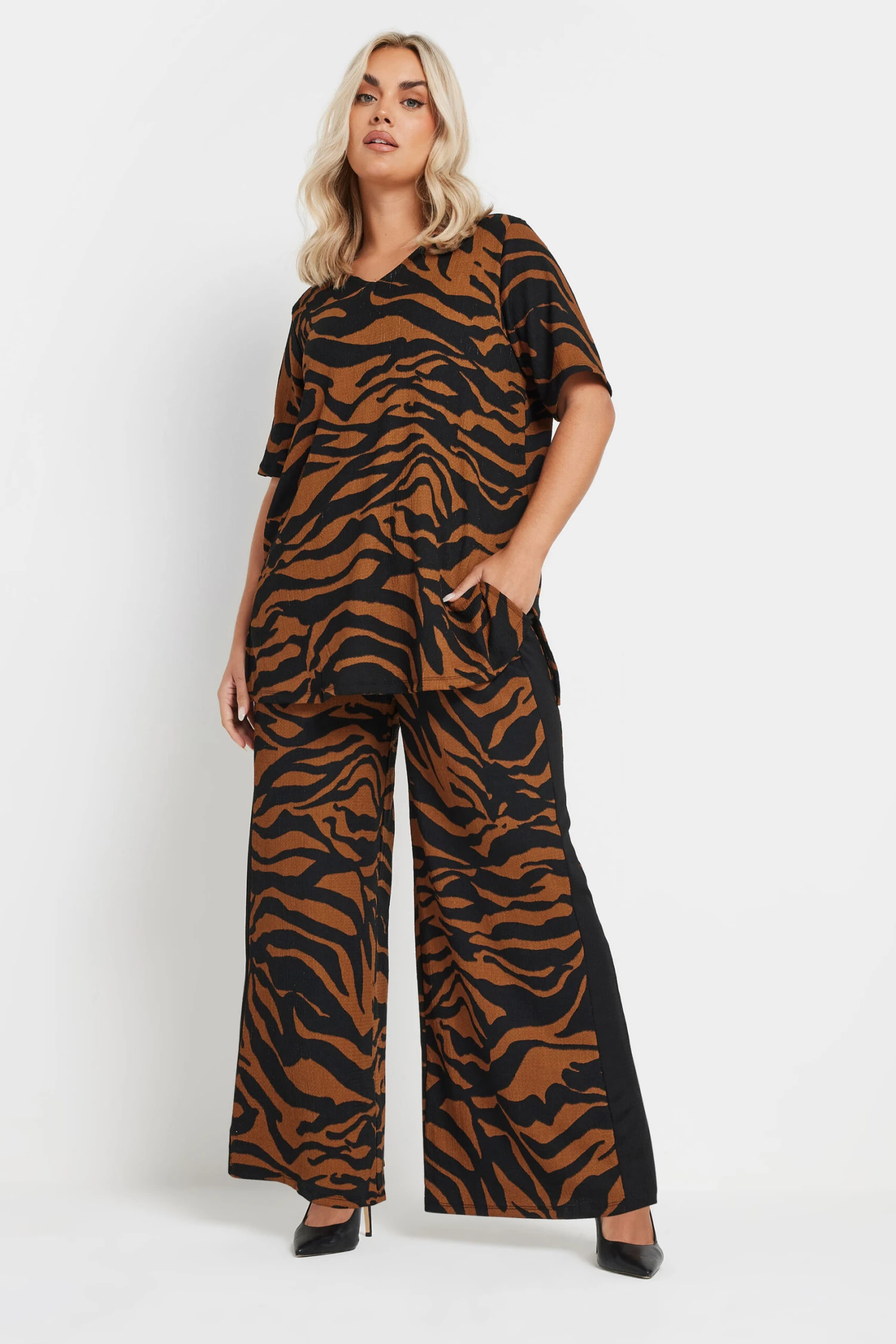 YOURS - Pantalon Wide Leg à Poches Marron & Noir Zébré 4 YOURS - Pantalon Wide Leg à Poches Marron & Noir Zébré – Image 2