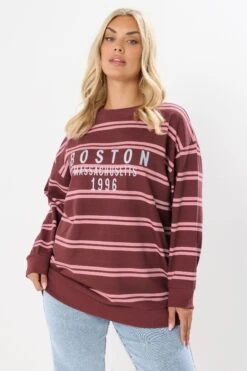 YOURS Curve Sweat-shirt Rouge à Rayures Avec Slogan « Boston »