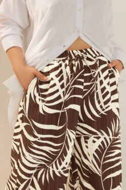 YOURS - Pantalon Wide Leg Marron Texturé Feuilles à Poches 10 YOURS - Pantalon Wide Leg Marron Texturé Feuilles à Poches -Evans Boutique ed76b208 70cb 4a 310107 D