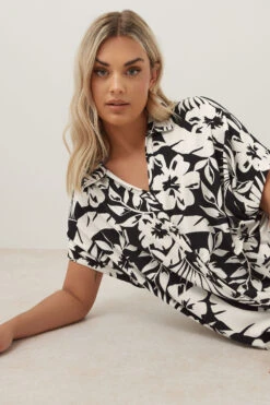 YOURS - Chemisier Noir & Blanc Texturé Imprimé Floral 14 YOURS - Chemisier Noir & Blanc Texturé Imprimé Floral -Evans Boutique ed82703c ca72 46 303686 F