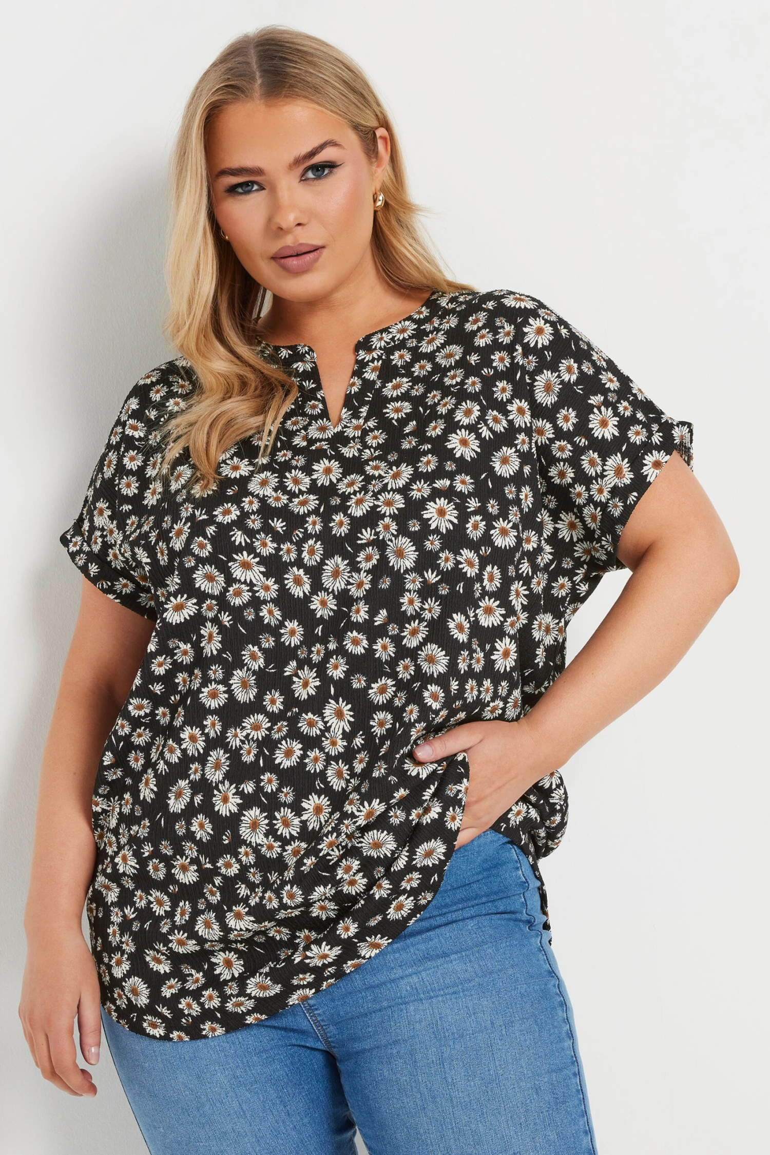 YOURS - Top Noir Texturé Pâquerettes Manches Courtes 3 YOURS - Top Noir Texturé Pâquerettes Manches Courtes