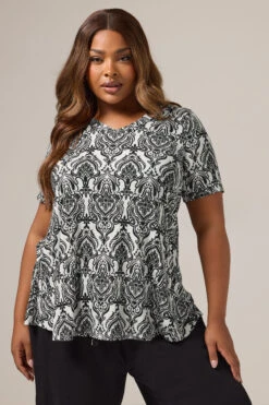 YOURS - Top Noir & Blanc Paisley Design Volanté