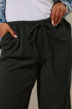 YOURS - Pantalon Jupe-Culotte Noir Texturé -Evans Boutique ef586e26 2076 4c 145303 D