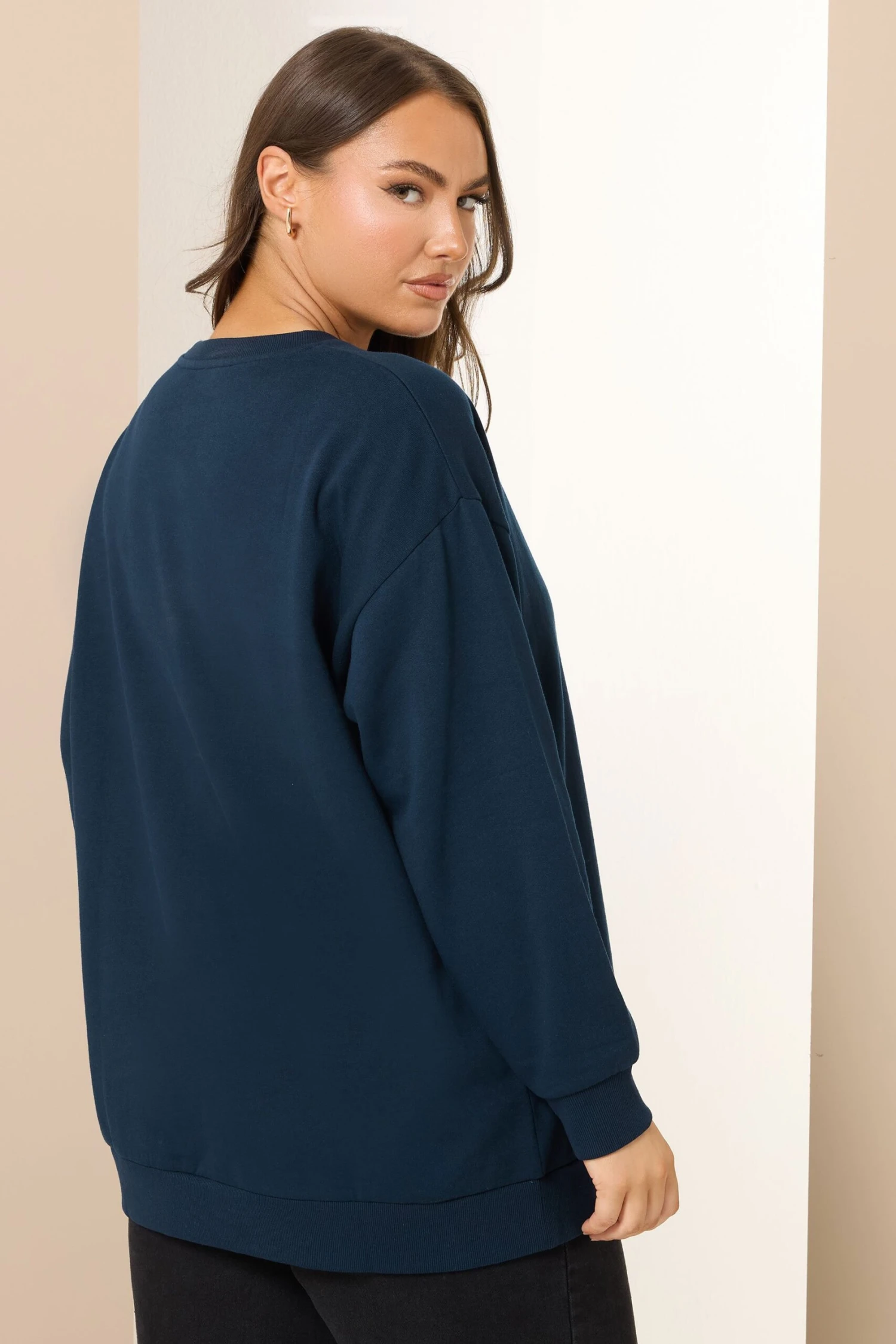 YOURS Curve Sweat-shirt à Col Rond Bleu Marine 5 YOURS Curve Sweat-shirt à Col Rond Bleu Marine – Image 3