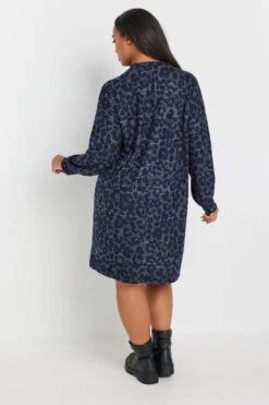 YOURS - Robe-Pull Bleue Design Léopard Toucher Doux -Evans Boutique f193638b d3e2 46 303236 C